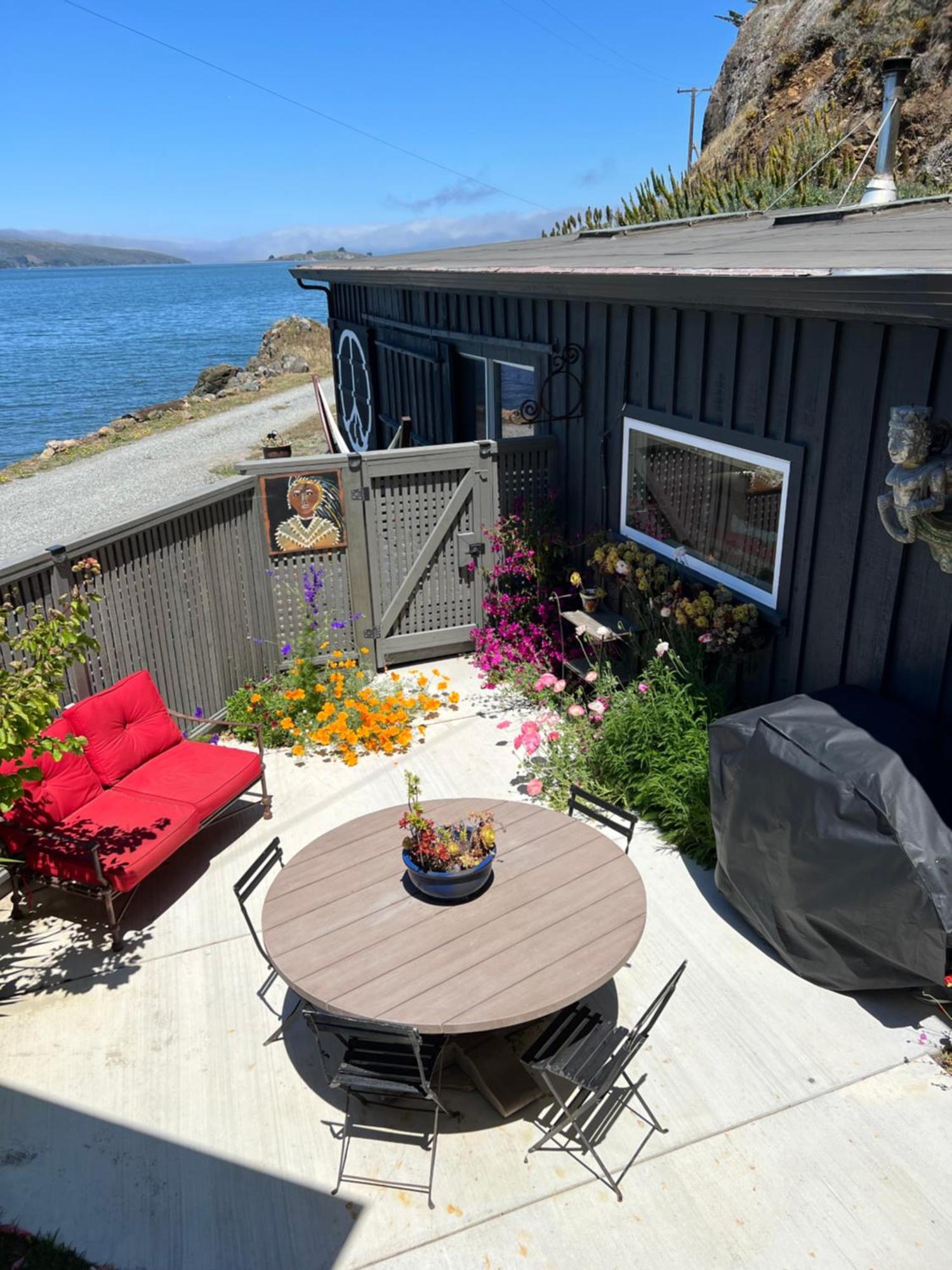 Отель Carriage House Waterfront On Tomales Bay With Dock Marshall Экстерьер фото